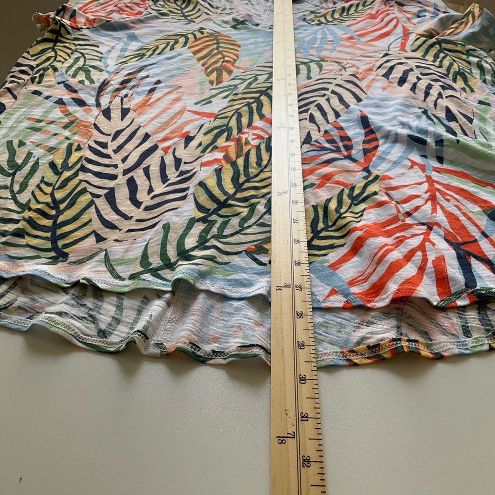 Tahari 1X V-Neck Tee with Tropical Leaf Print in Multicolor - Picture 8 of 9